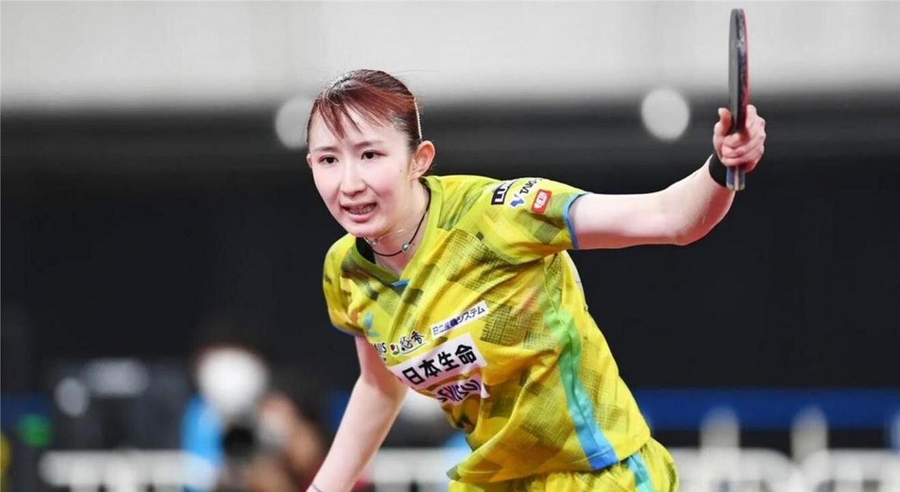 早田希娜赢了，3比0，把法国华裔老将袁嘉楠给横扫了。比分嘛——11比9、11比5