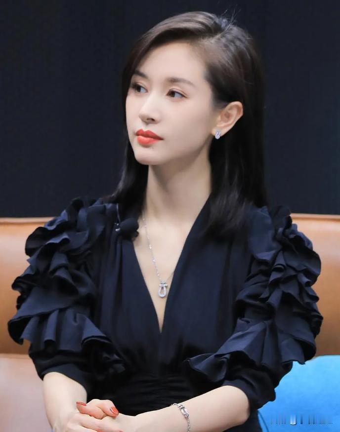 我问闺蜜，电视里这女星1米58，你觉得她有多重？闺蜜头都没抬：“撑死85斤吧