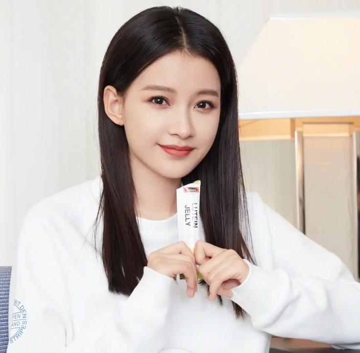 主持人对孙怡抛出的尖锐发问:“离婚后，你是怎么称呼前公婆？”孙怡直言不讳地表示: