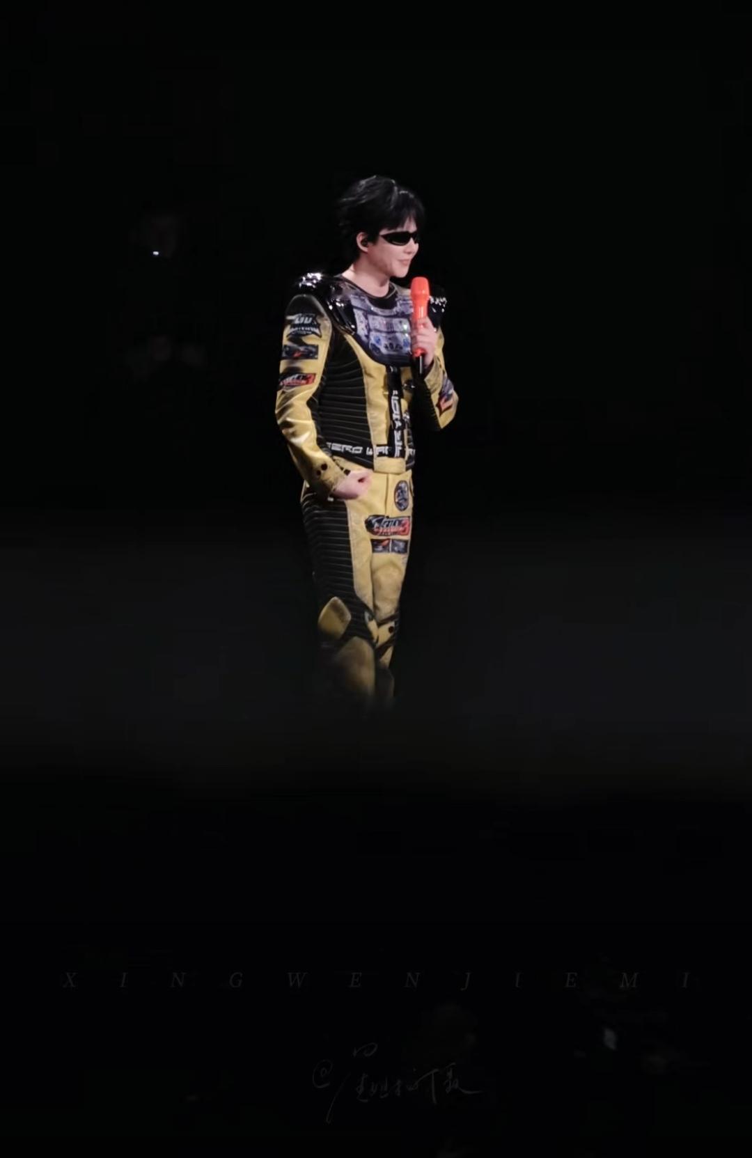 内娱梗王刘宇宁！成都不吃火锅怪粉丝，直播自黑还不忘安利新剧！刘宇宁又整活了！直