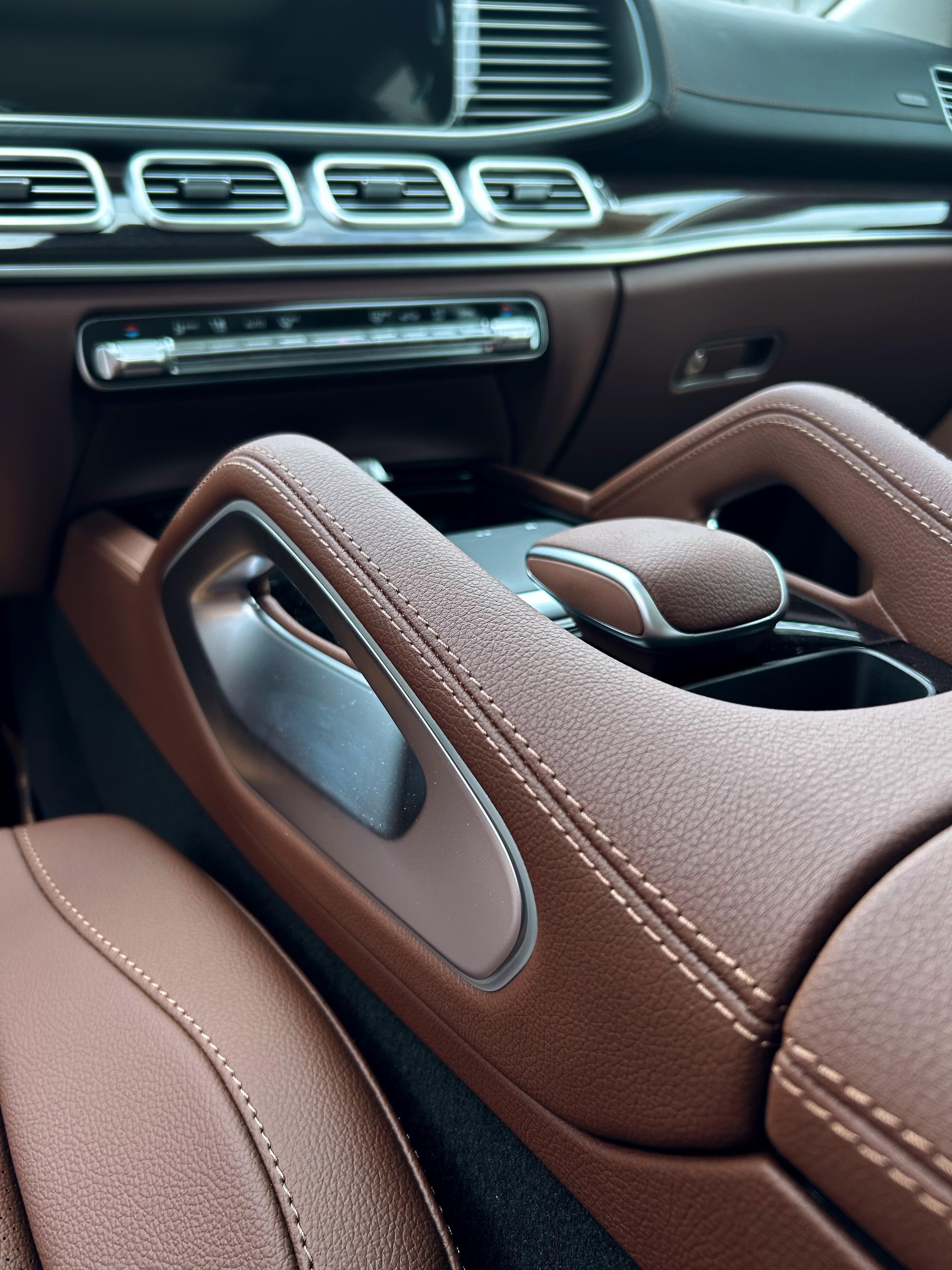 奔驰又破价了，兄弟们昨天在我们浙江省内的4S店了解到，GLE350这个车，现在裸