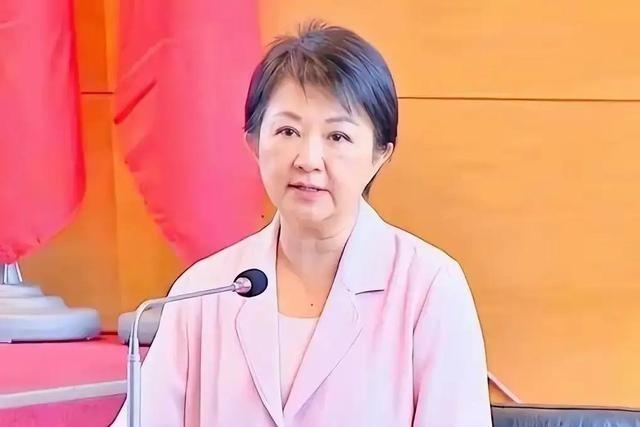 还在垂死挣扎，台中市市长卢秀燕又对大陆放狠话！卢秀燕在台湾议会发言，态度特别强硬