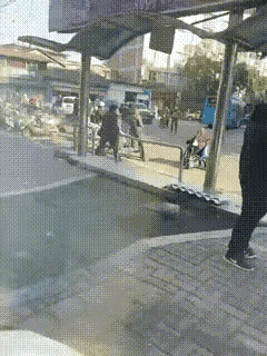 “又是临时工”！福建，老人疑与城管发生争执，被城管推倒后致死？城管局回应：涉事队