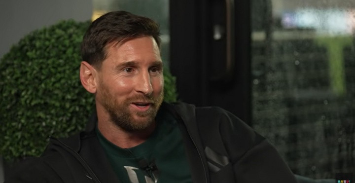 梅西: 有时候确实我想取消关注某人的社媒, 但我不能这么做