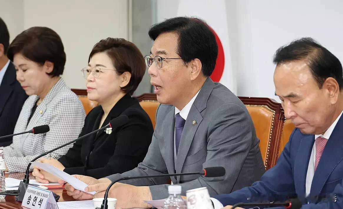 韩国在野党10日集中火力抨击多名内阁部长候选人的争议问题，包括女性家族部部长候选
