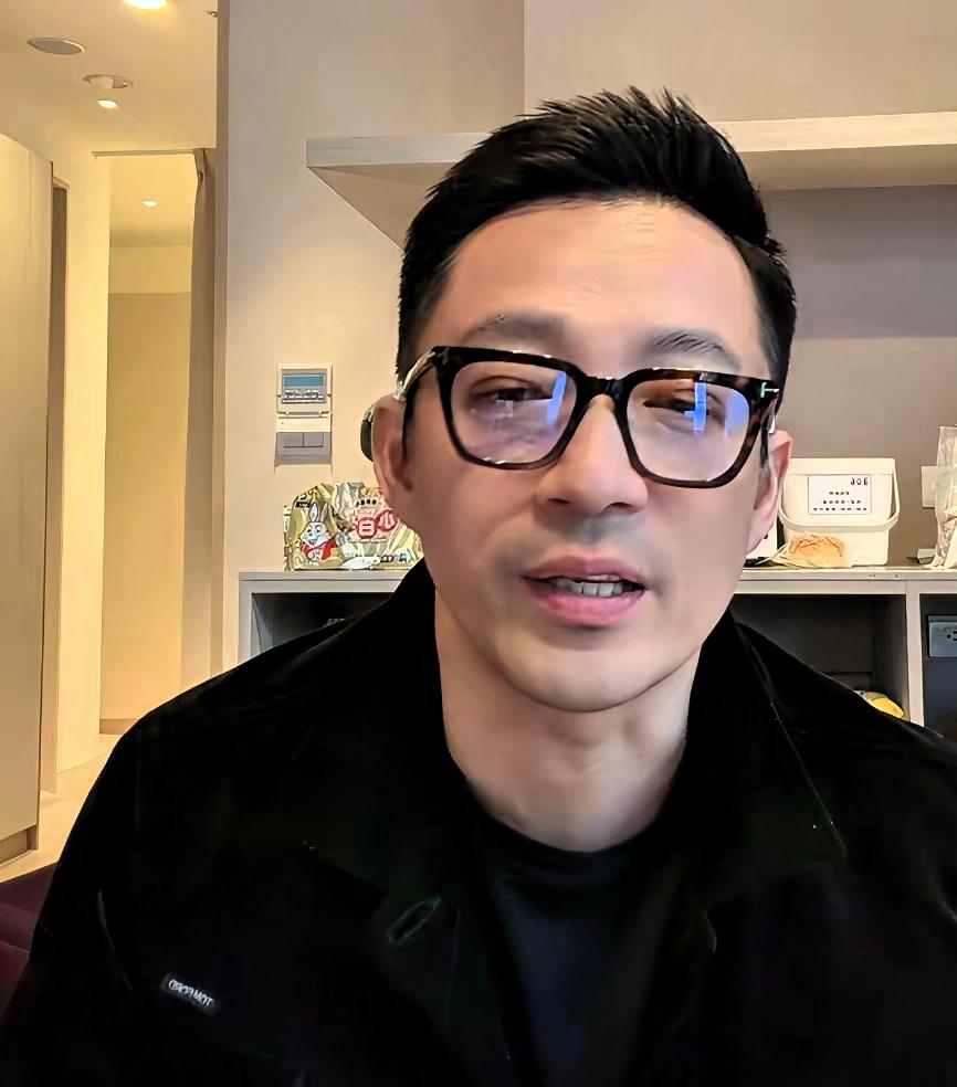 汪小菲开了直播，他说了家里的事，小汪宝儿，玥儿，霖霖，孩子们都好，好多人都在看，