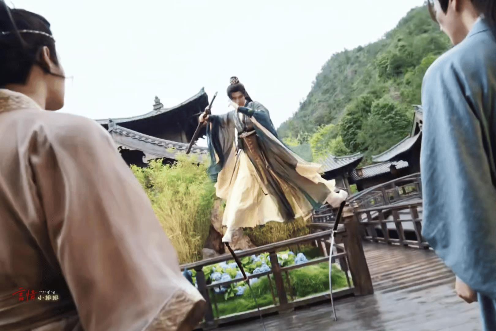 总算在《赴山海》里看这个路透名场面了!原来那两个小蓝人在剧里是两把剑。当时成