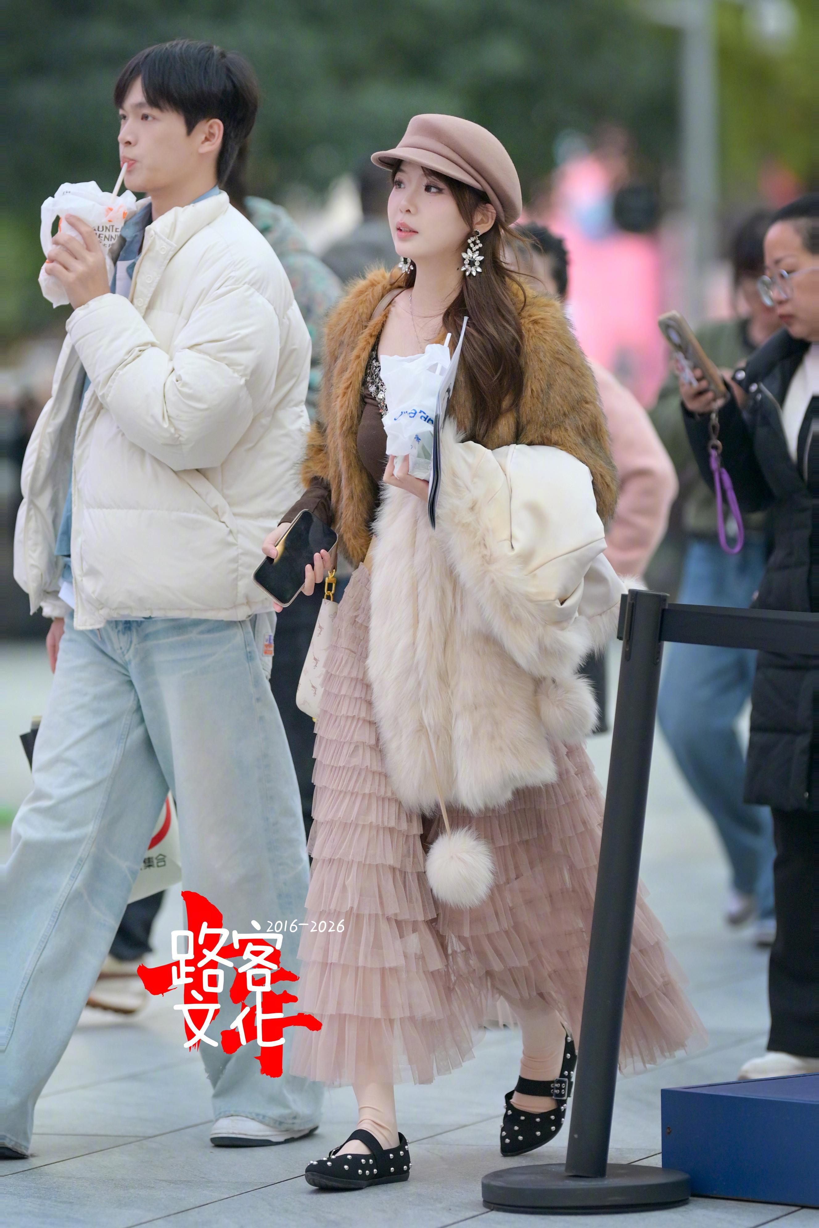 小哥哥和小姐姐都很会穿哈！年轻真好