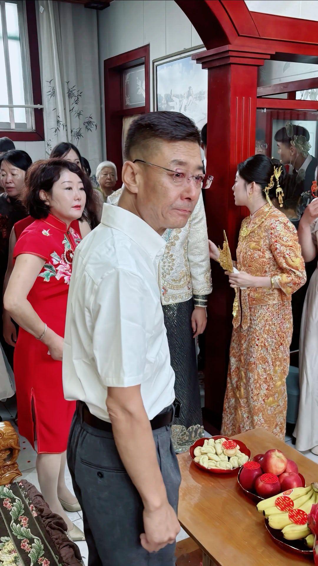 最爱公主的永远是国王。出嫁那天父亲红了眼眶.结婚习俗情感热点创作激励计划