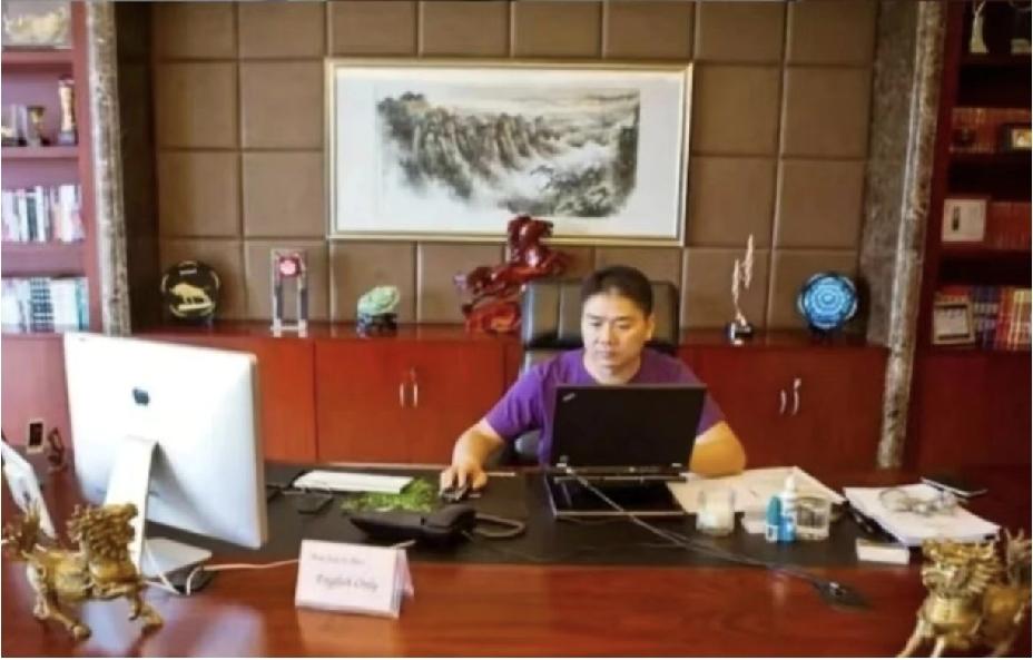 突然发现东哥的办公室和王健林的办公室有点像……，这大佬办公室的风景画是有什么学问