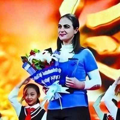 1998年，22岁乌克兰女孩不顾家人反对，远嫁同岁的中国河南男子。结婚9年后，育
