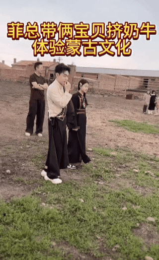 汪小菲这一刻应该是想两小孩自信阳光健康成长！后面渐渐的就会看到两娃近脸了