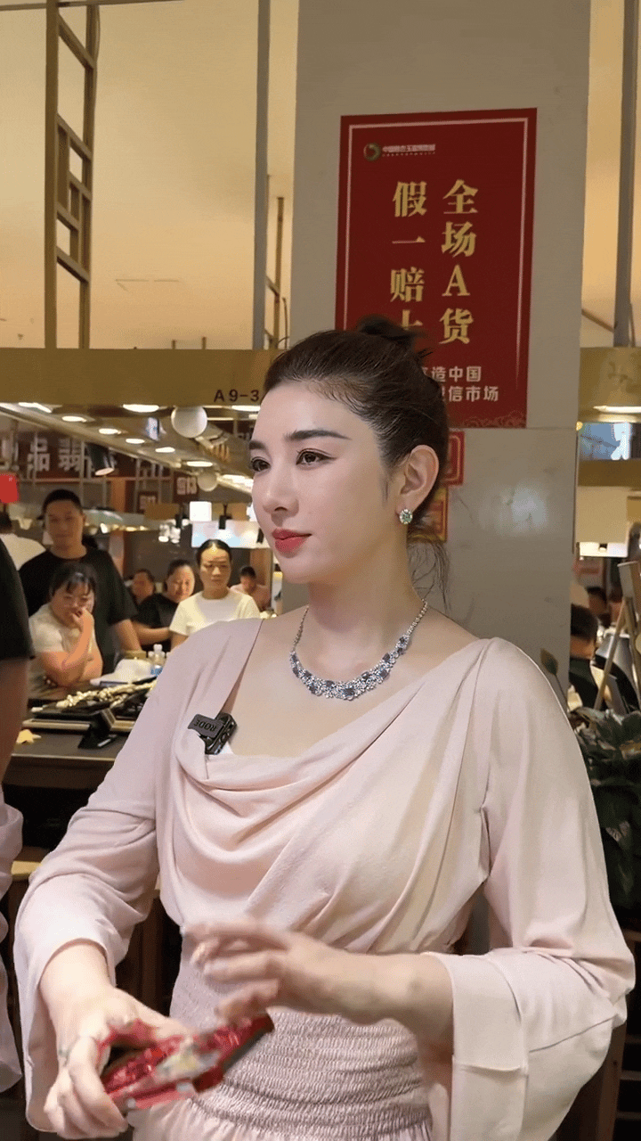 黄奕身上的成熟女人的韵味完全藏不住！