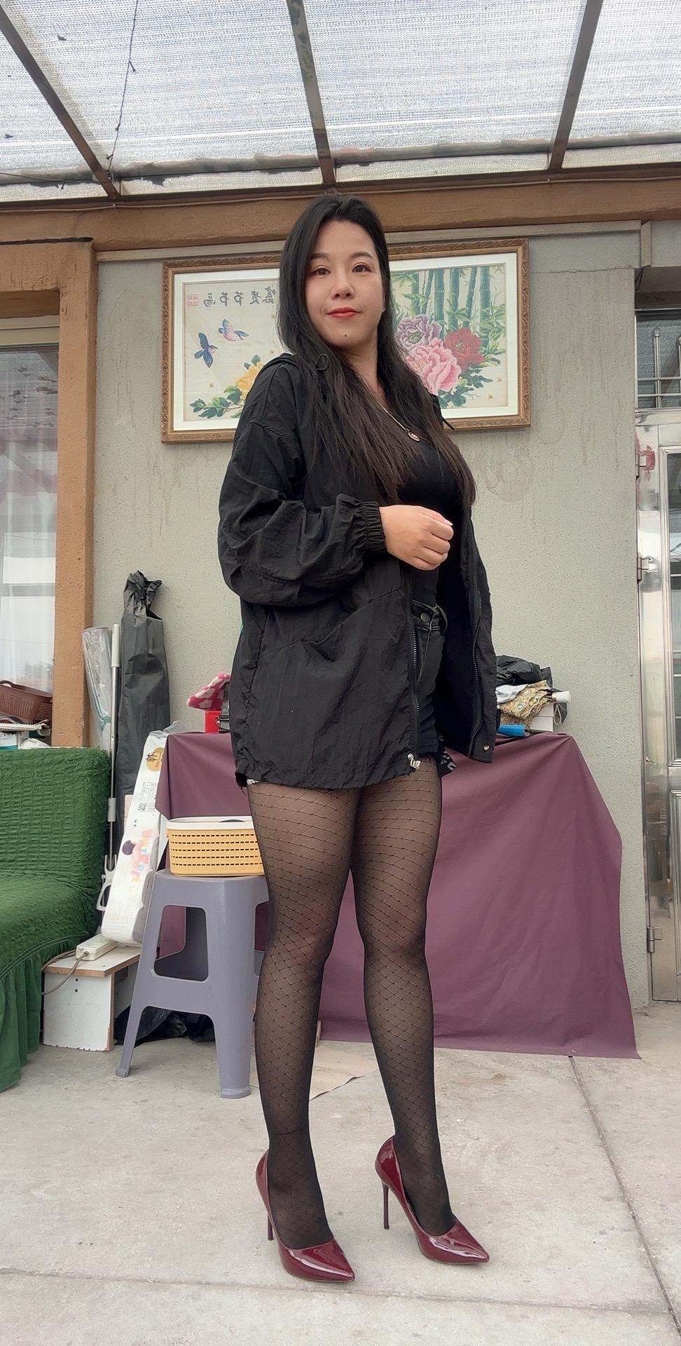黑色系辣妈穿搭熟女