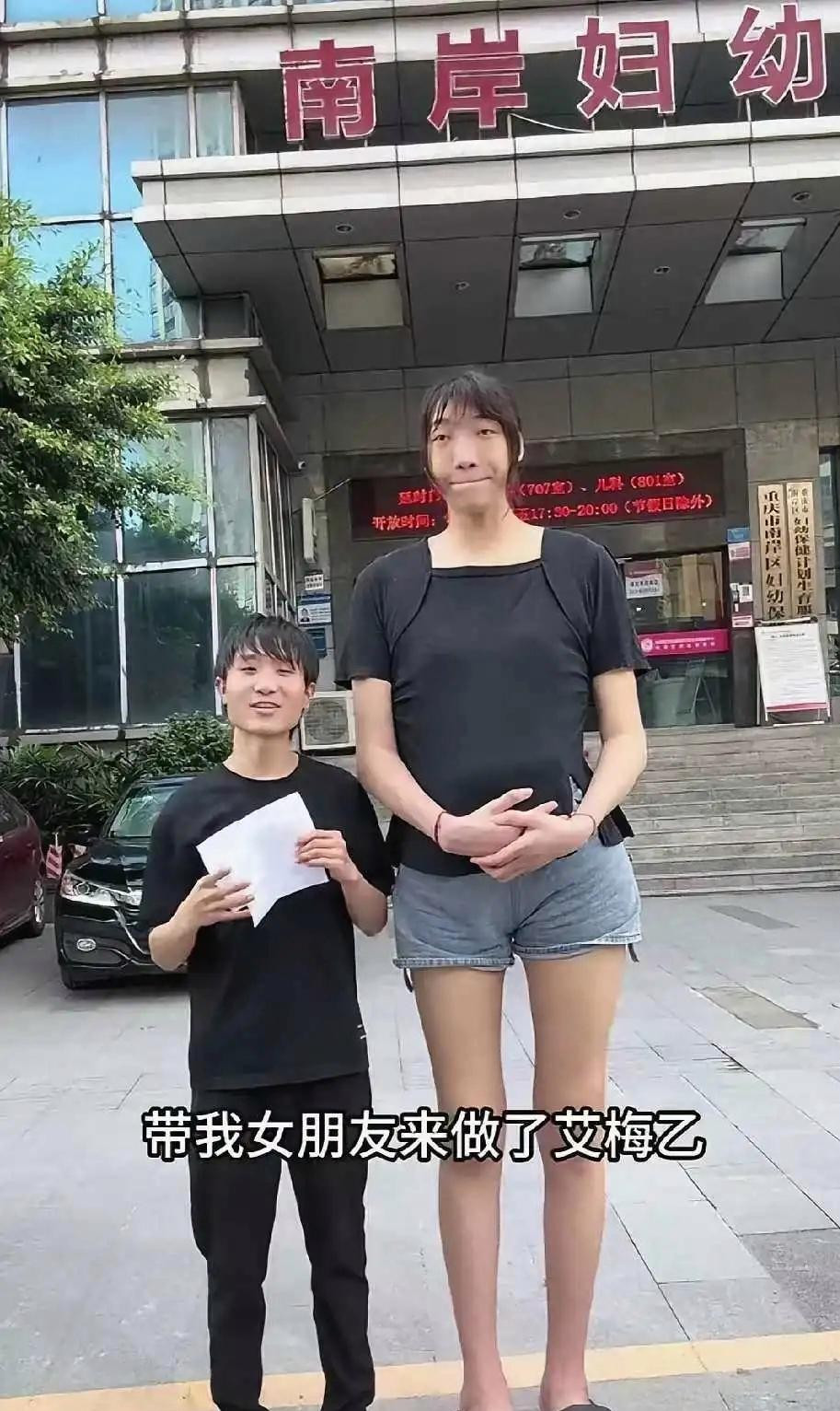 不是…这对吗？不怪小伙子一脸幸福，换谁谁不是？