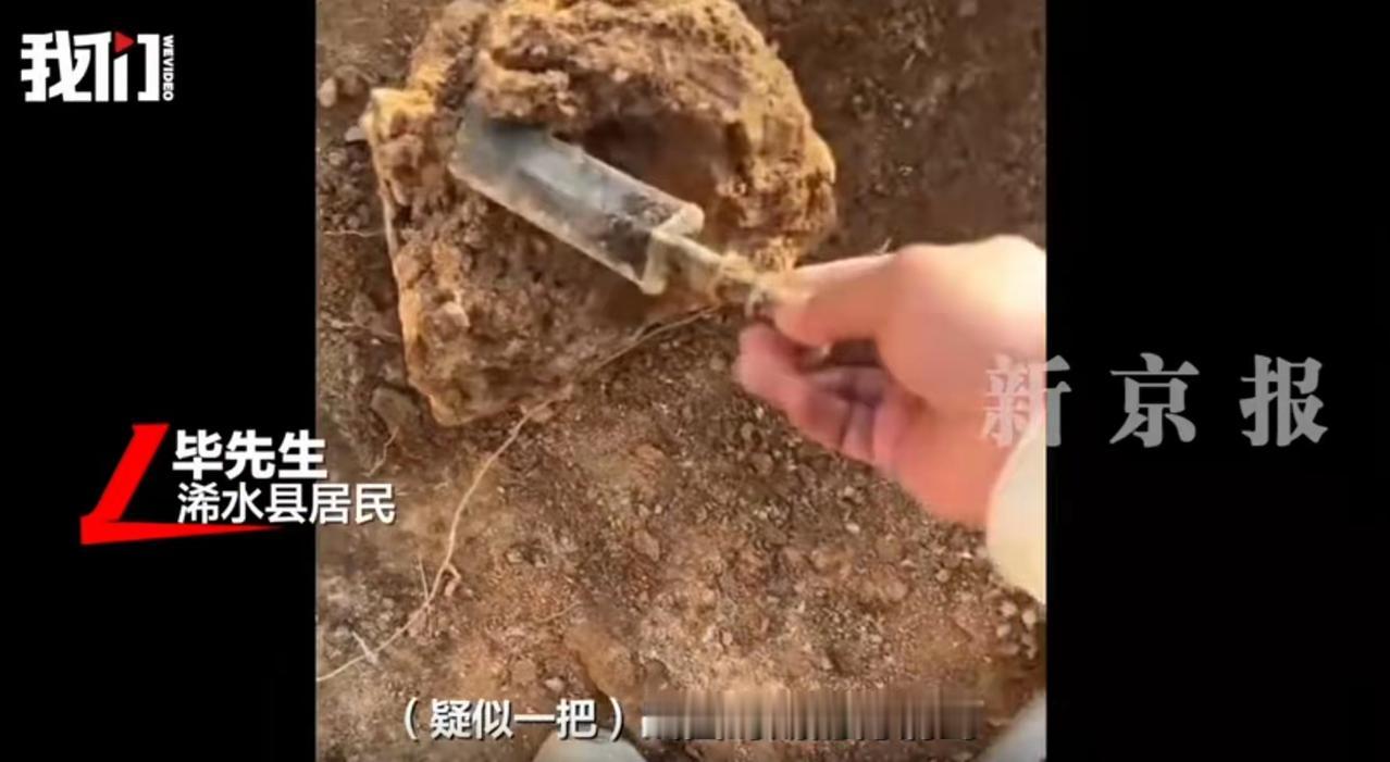 浠水县人某在工地施工时，捡得一把旧剑。专家初步鉴定为战国时的青铜剑。奖励200