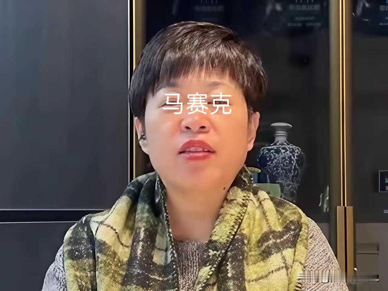 越扒越深了！赵某晖的又一段黑历史被网友扒出。大概意思就是收了别人的装修款，没花完