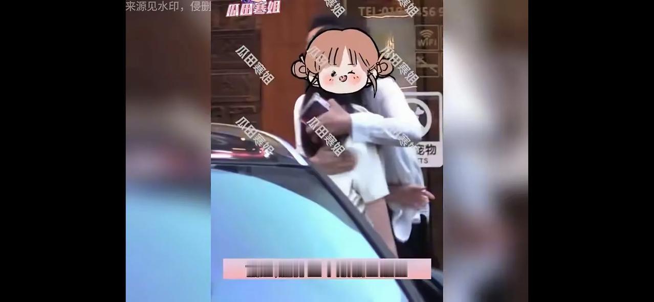 张兰，太亲热了！7月24日，张兰被拍到与孙子孙女一起用餐，张兰对孙女小玥儿十
