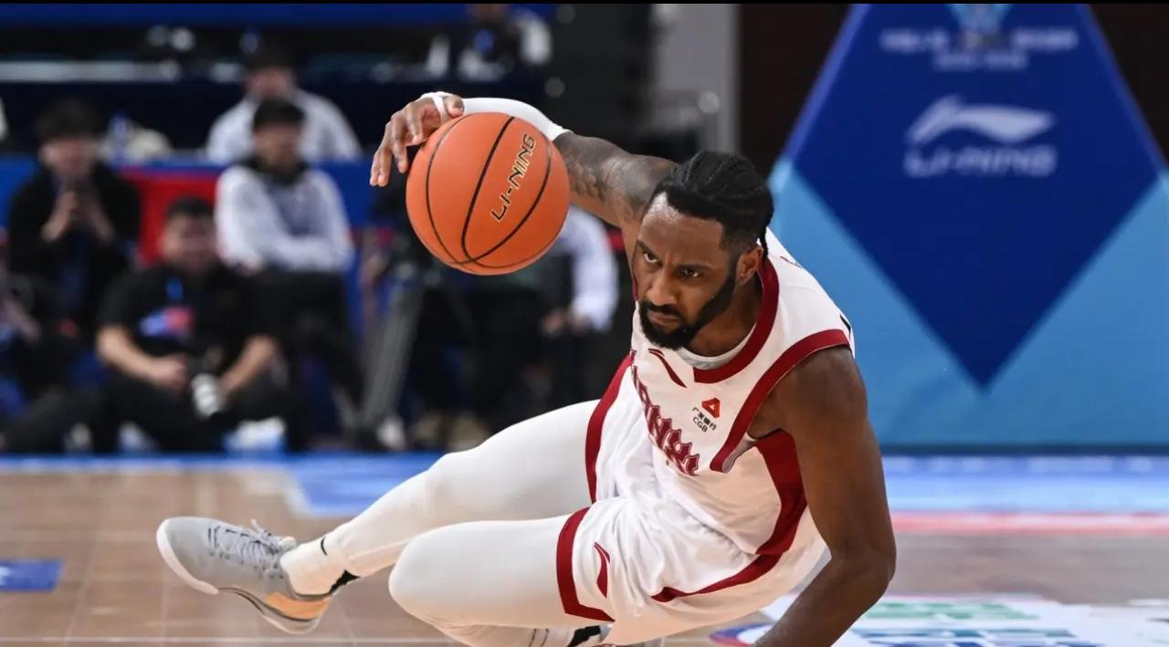 CBA俱乐部杯，第一场对阵广州30分5板3助、第二场迎战广东29