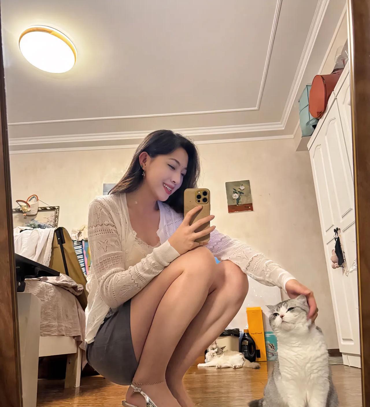 有没有跟我一样喜欢撸猫的，猫猫真可爱！#撸猫##猫猫#
