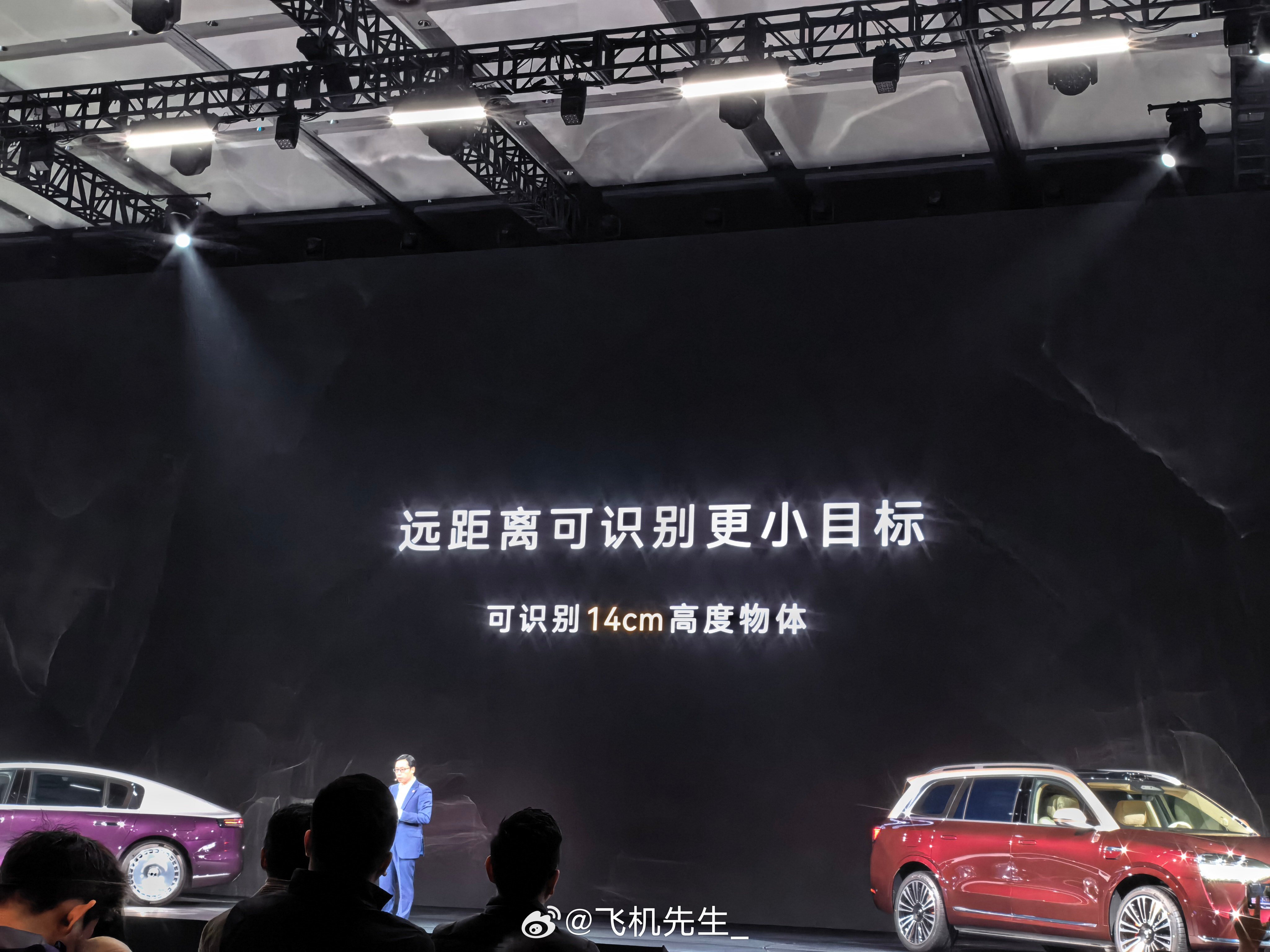 和大家拆解下华为这颗896线激光雷达。我们现在车上前档摄像头一般是双目，一个