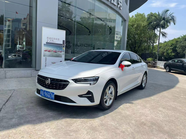 君威鸡肋配置座椅加热电动加热这个功能用处不大，基本用不上，车里坐上去也不冷，反