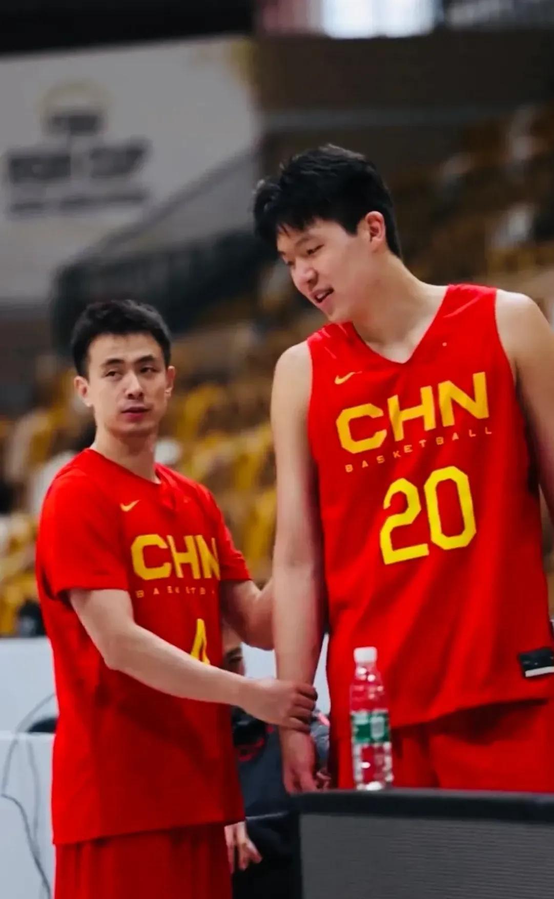 就差杨瀚森！中国男篮3巨头王俊杰徐昕廖三宁汇合，出镜约定球迷关注6月3号和4号的