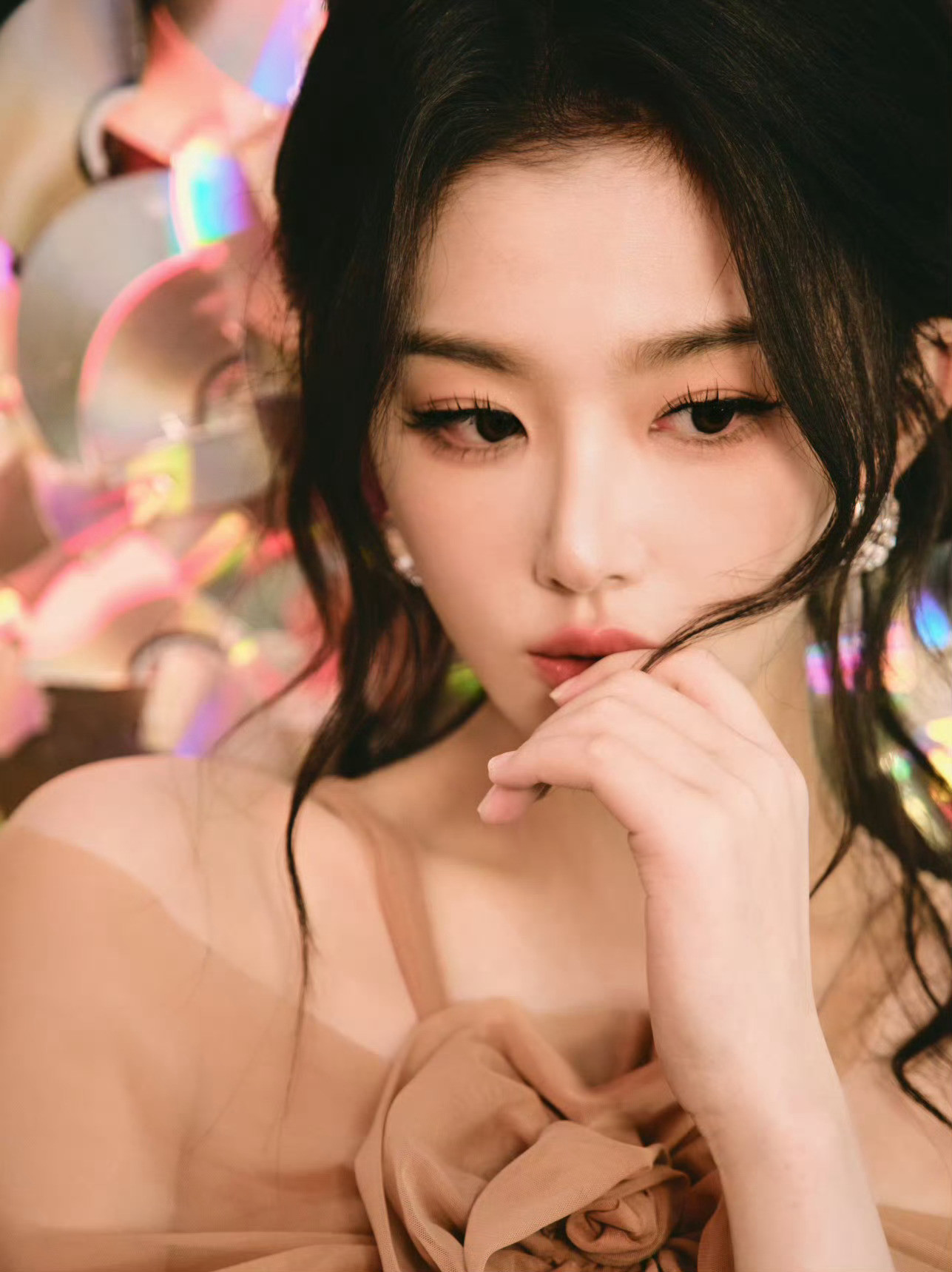 孔雪儿怎么穿什么衣服都好美！妆造太适配了！！