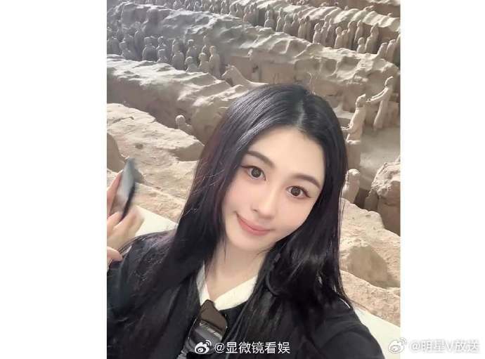 邱淑贞带两个女儿同游西安邱淑贞两个女儿颜值邱淑贞携俩女儿西安出游，长女沈月晒照