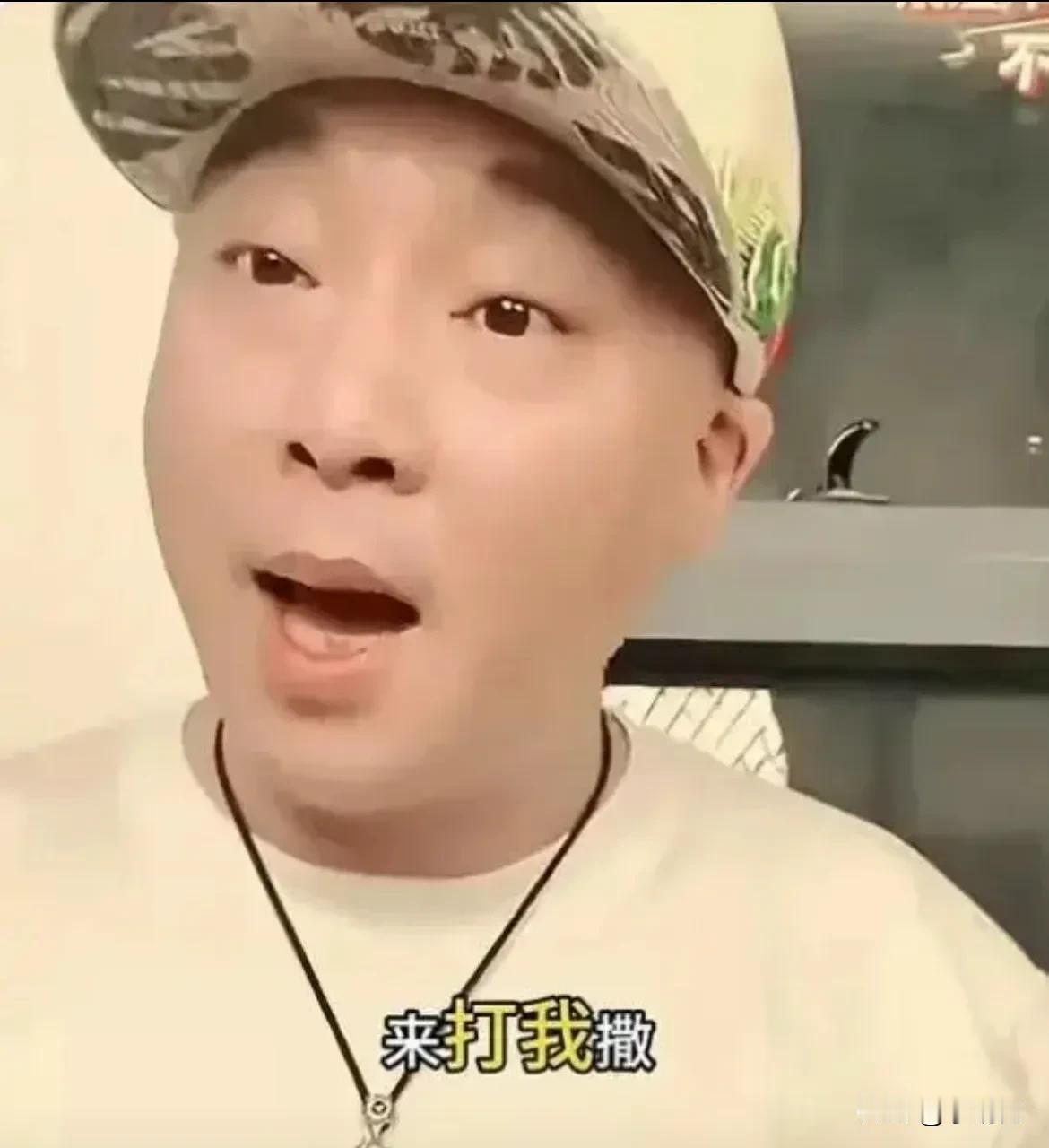 柴某某让我想起了高中时期的一个男同学。这家伙只有1.5米的身高，长得其貌不扬，