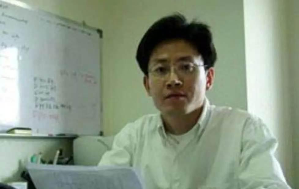 汉芯造假曝光十四年，砂纸擦掉芯片logo，谁还敢信PPT里的“国产芯”？20