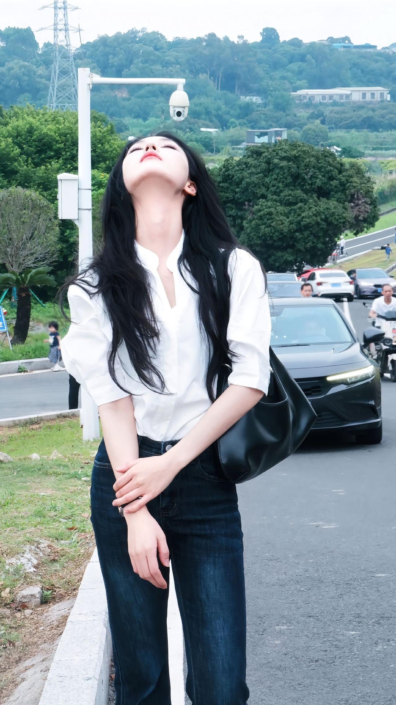 穿出高级感，每日穿搭分享街拍热门穿搭为什么成熟的女人越来越受欢迎