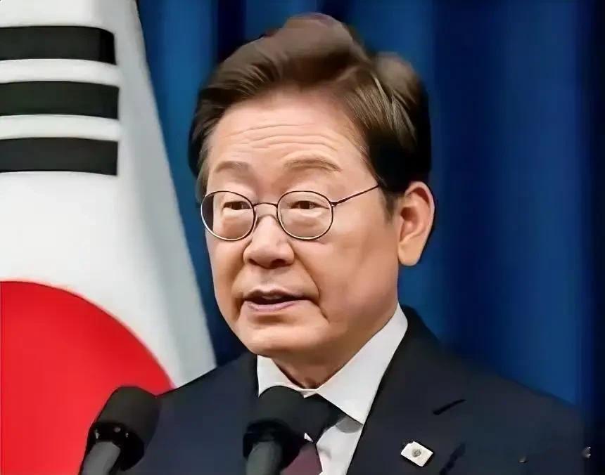 韩联社9月3日电，韩国外交部就光州双年展设立“台湾馆”一事，终于“回应”了——韩方尊重“一个中国”立