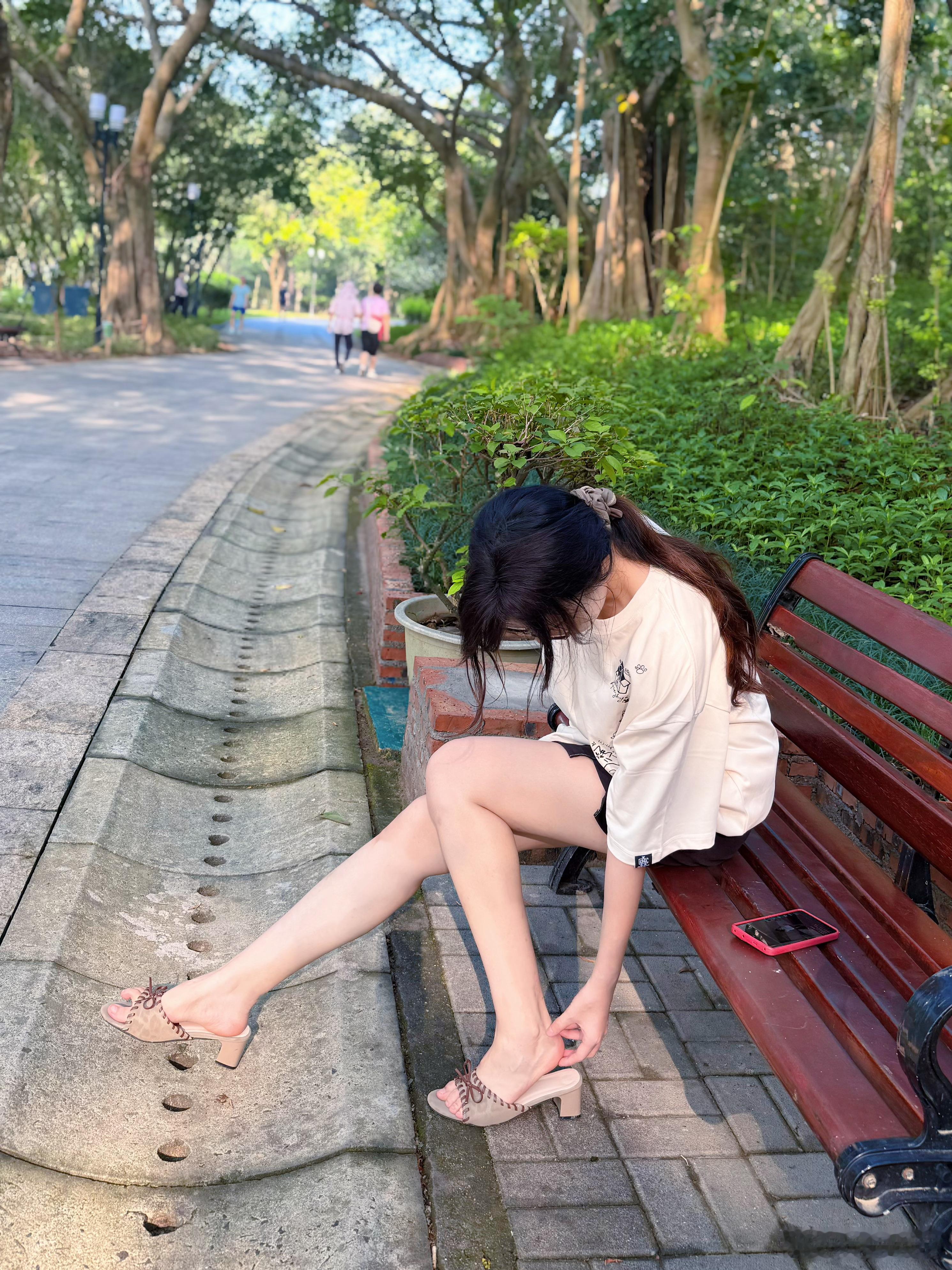 原本我的腿完全不用p都怪公园的虫长了一堆痘痘