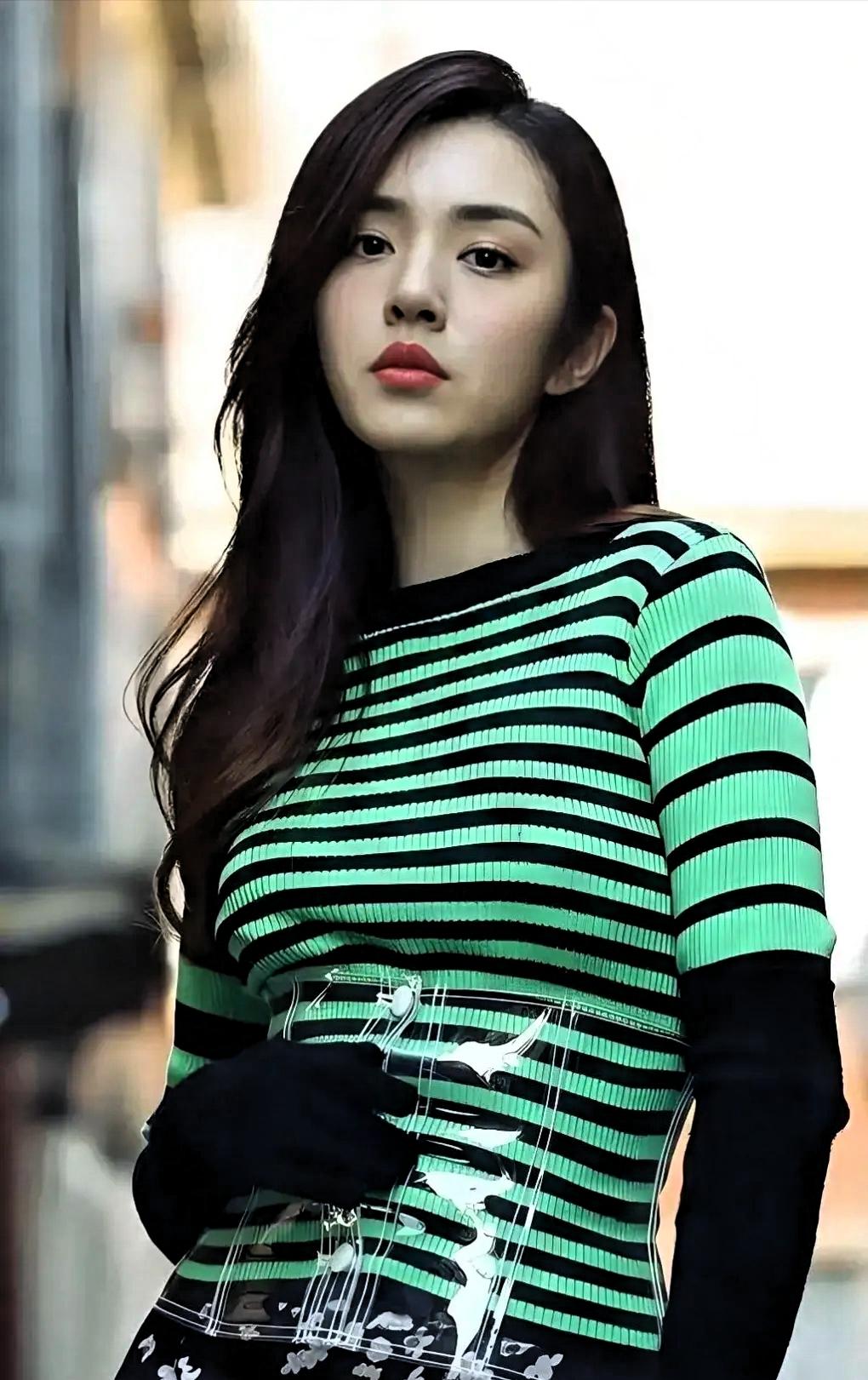 这世上我最搞不懂的的人，就是37岁的王晓晨了。好歹也在娱乐圈摸爬滚打这么多年