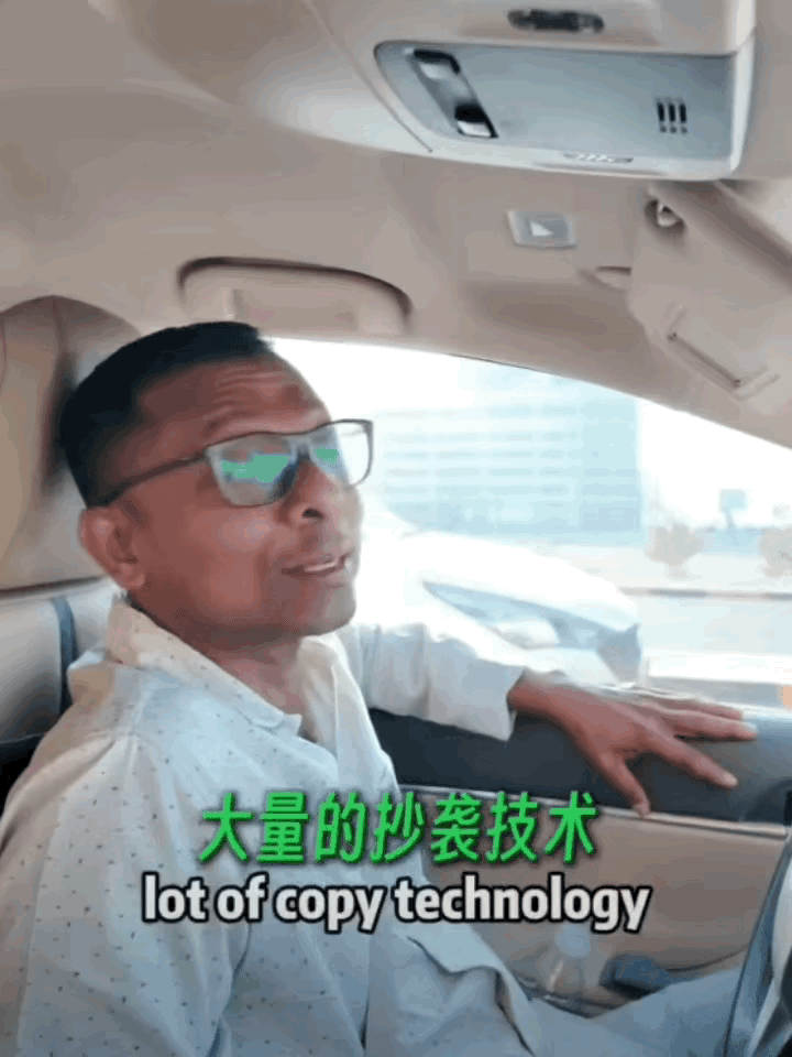 一位中国网友出差到印度打了一辆车。司机听说乘客是中国人，张嘴就来：“你们中国就会