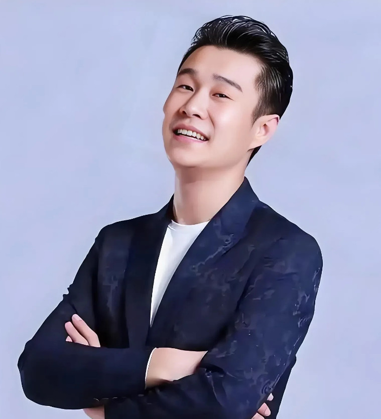 艺人挨骂时，两种不同反应真是天差地别！黄奕一句“你上啊”，像点燃的鞭炮，火