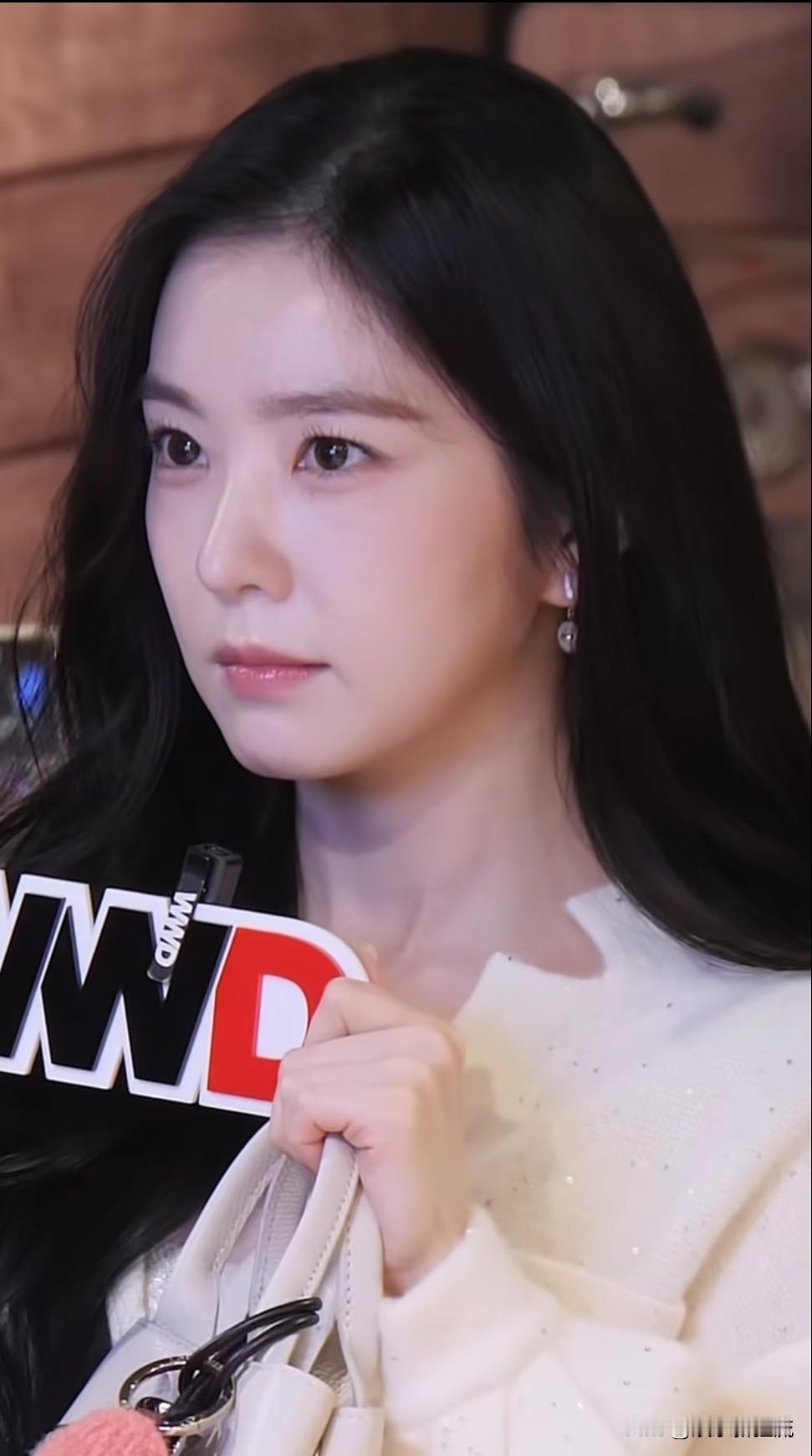 裴珠泫，无敌的美，其实她身高并不高，只有158有厘米，但是耐不住她真的很会搭配，