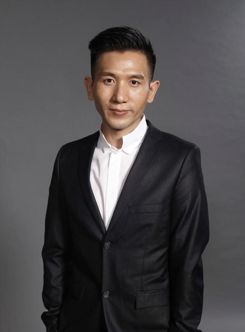 赵德胤长相差点意思，但在台湾电影节曾多次被提名最佳导演奖，还是很有才华的，不明白