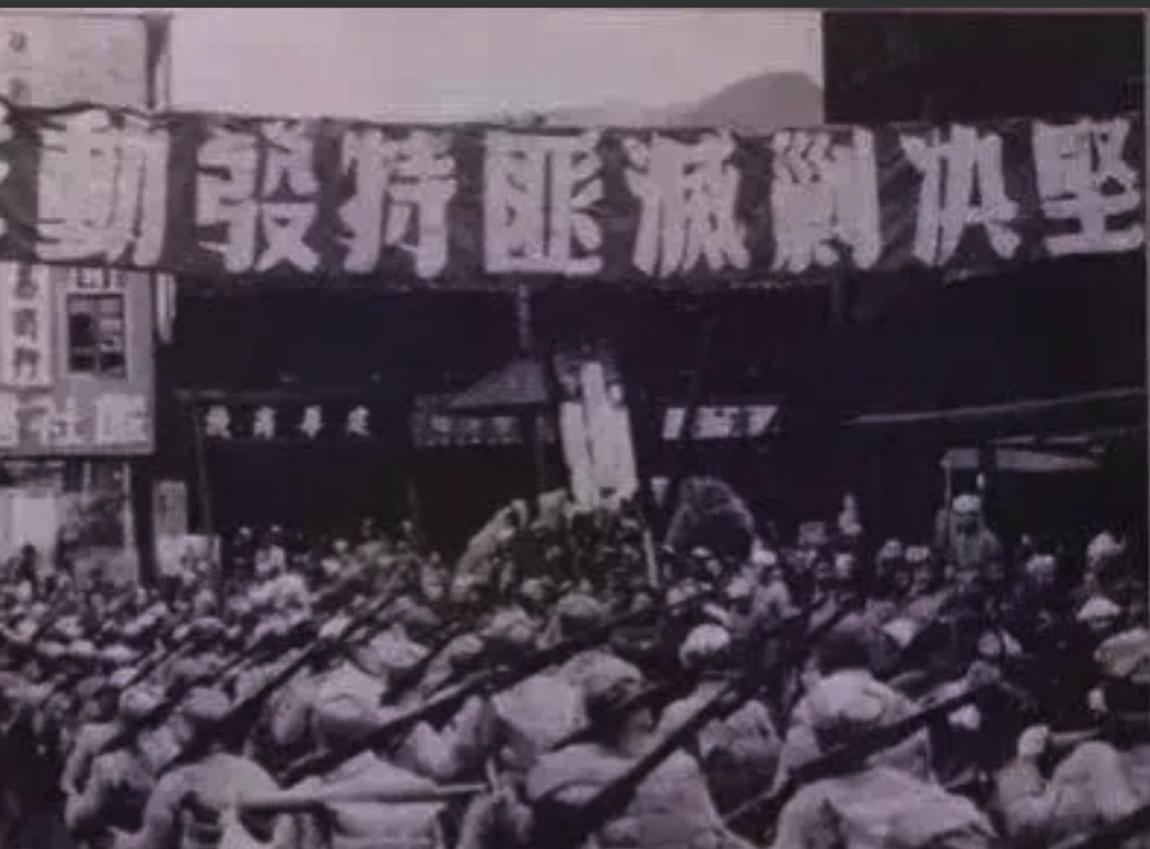 1949年，岳阳解放了。可有人看着满城乱象，眉头一皱：“这哪像解放了？”土匪和残
