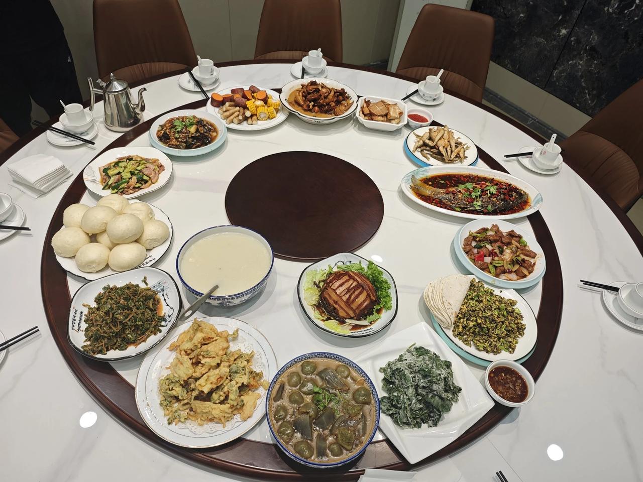 这样一桌子山东菜有没有食欲，大家看看最喜欢哪道菜？