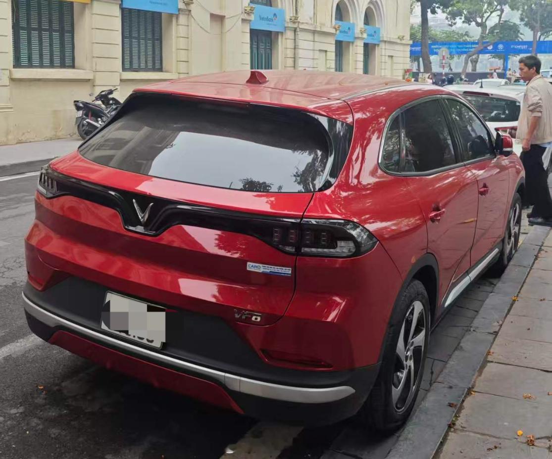 有记者发现越南大街上一个本土新能源品牌已随处可见，被成为“越南特斯拉”，VinF