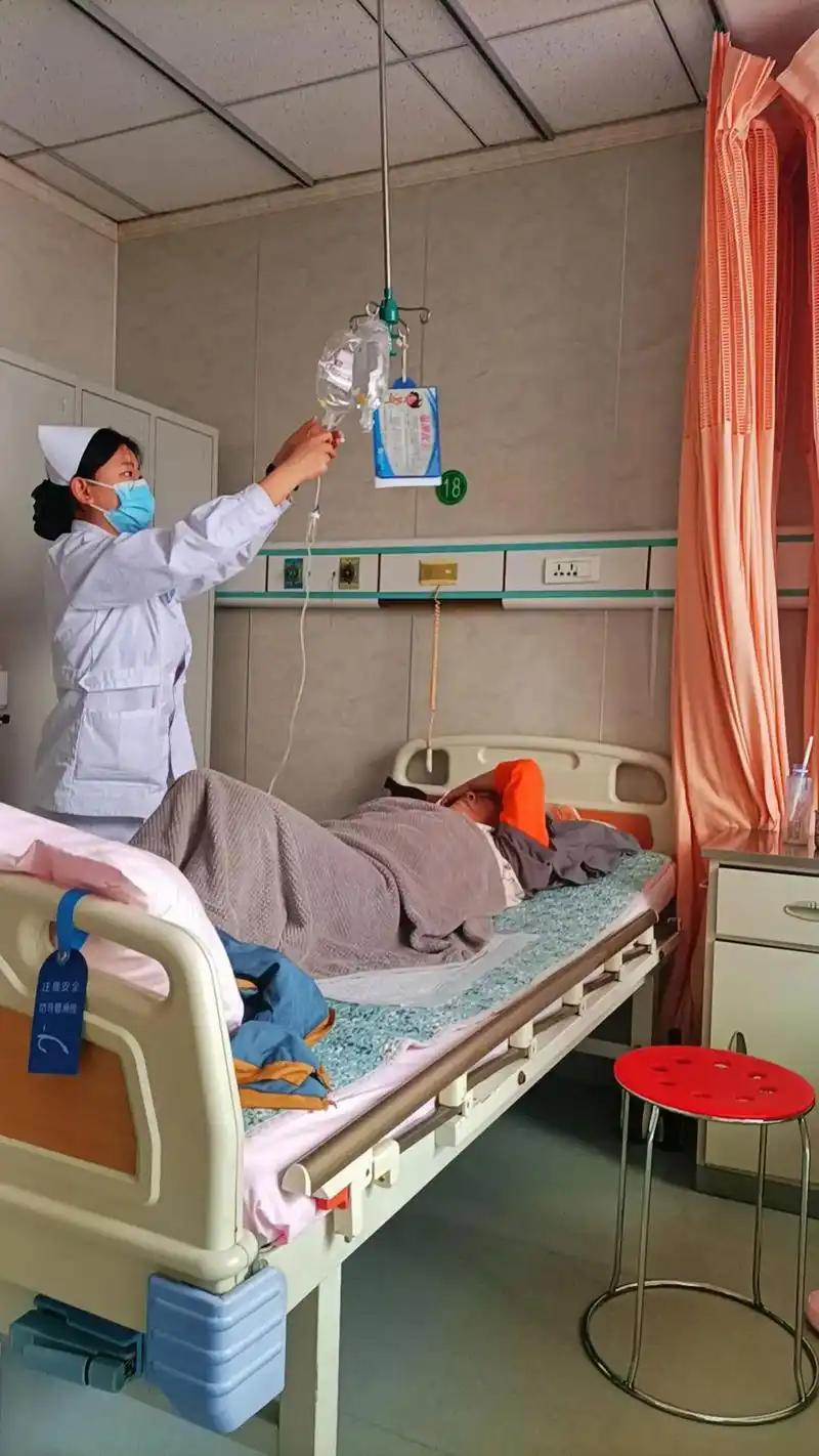 特别扎心的话：“只要你守过病重的父母一夜，不用多，就连续7天。你会明白，所谓孝顺