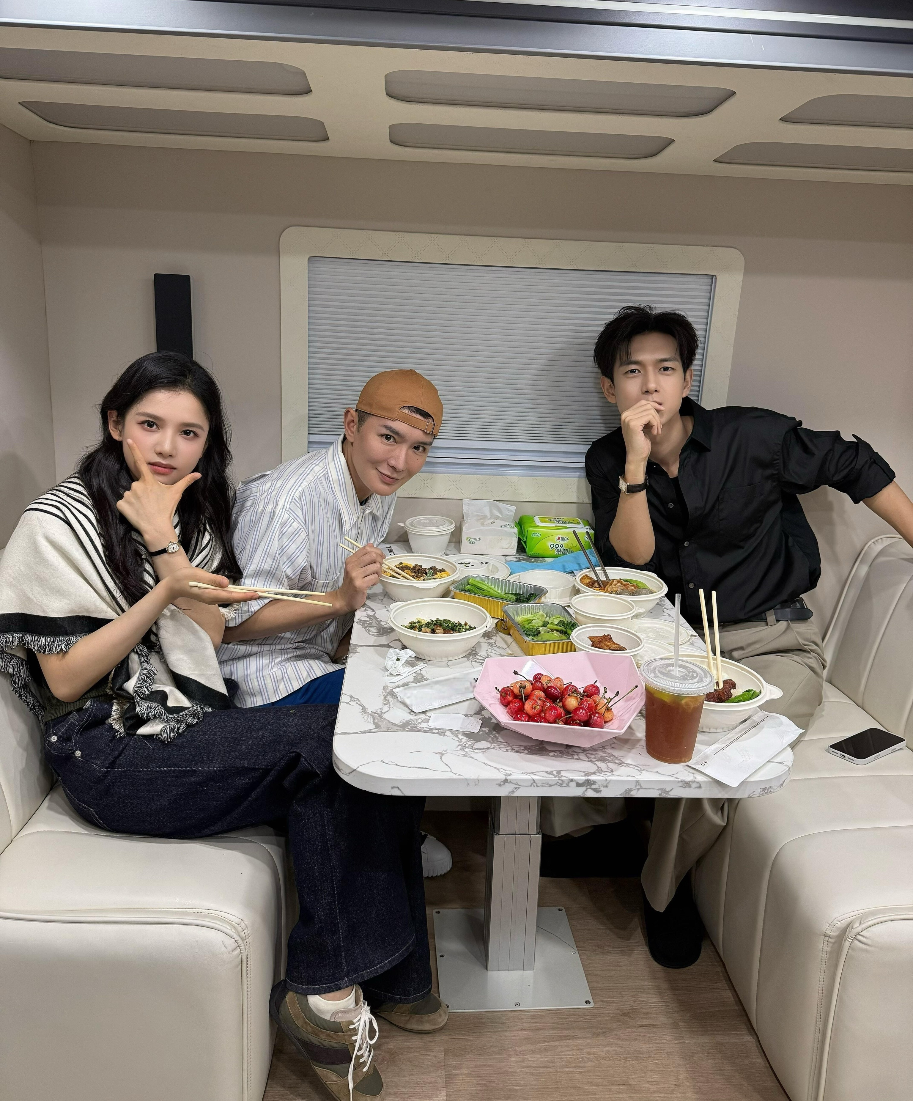 明星餐食也这么素吗，李现这张挺帅的