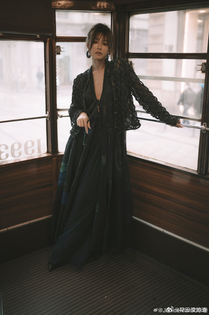 文咏珊妹感姐hello时装周哇，文咏珊在时装周上的表现太出色了！减龄刘海让