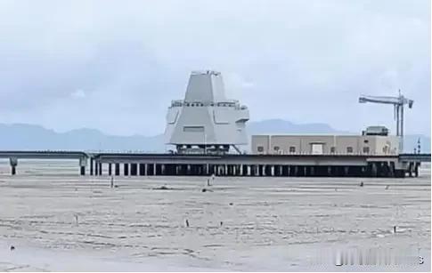 2万吨的大驱要来了？问鼎第一，领先美国？近日，网上赫然出现了疑似我国新型导