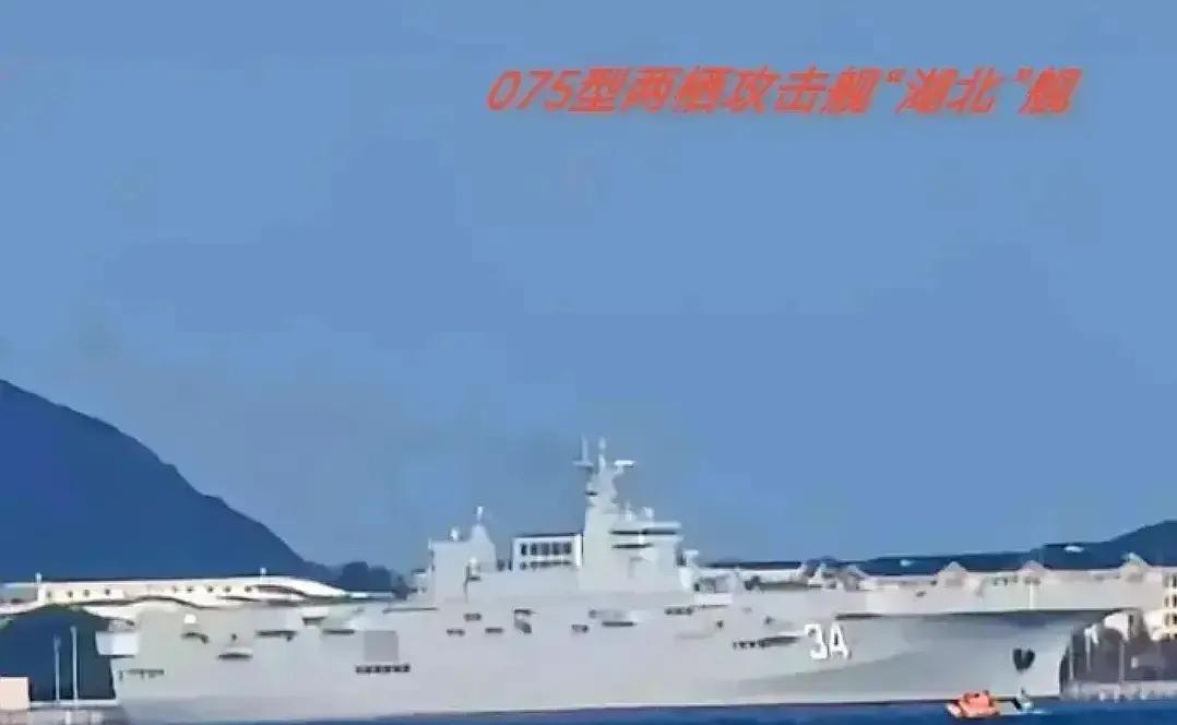 总吨位16万吨，4艘075服役，将成为我国最强大的两栖投送力量。4艘075一共能