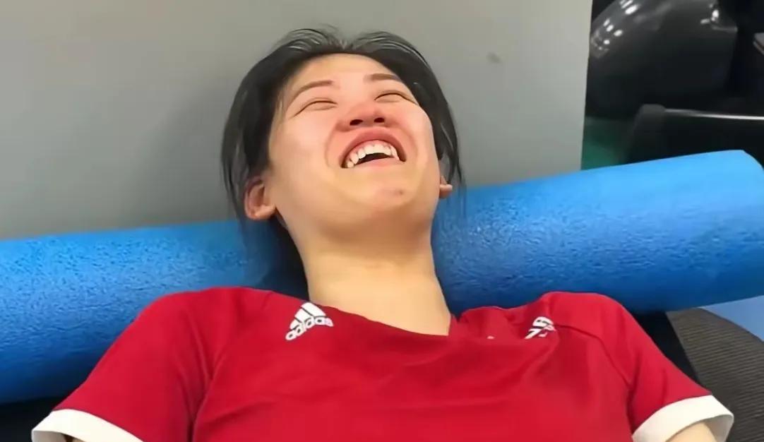 盈莹不哭，盈莹快回来，盈莹快点痊愈出国圆梦。李盈莹真的是生不逢时，明明是个伟大