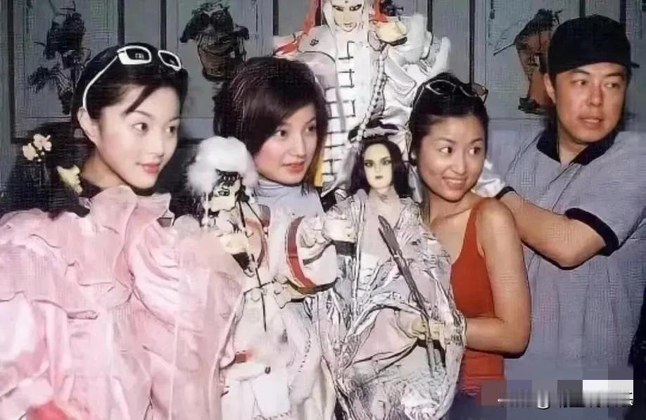 看到这张图我终于理解琼瑶阿姨的审美了！难怪当初林心如是演赛亚公主的人选，三人中