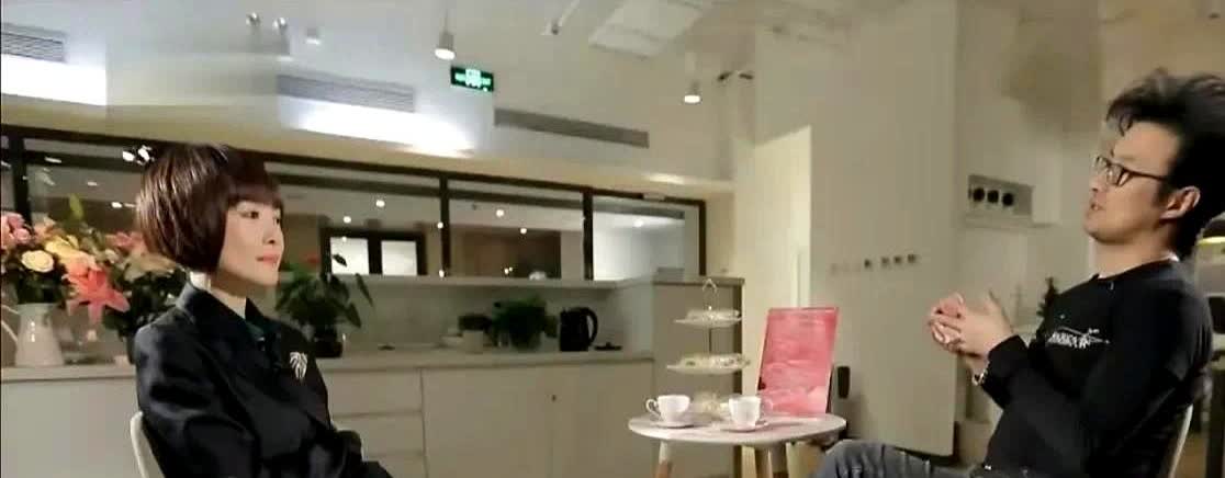 歌手汪峰说：“在和醒醒妈妈分开后，有一天我去看醒醒姐弟俩，在陪他们玩的时候，醒醒